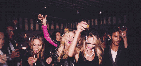 昆明只需12元,免费唱歌 小吃 爆米花吃木桶鱼12元1斤