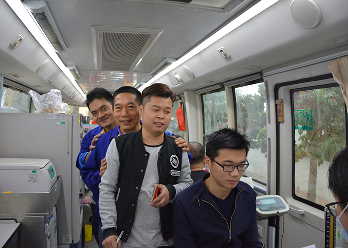 深圳市长园特发科技有限公司员工积极参加公益献血(2)
