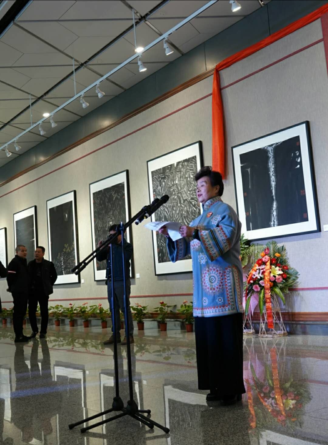 热烈祝贺咸阳机场"艺渡·心境空港展"范炳南老师艺术画展取得圆满成功