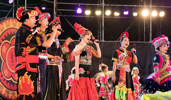 Gestton捷思通专业演出无线话筒应用于寻甸火把节活动现场