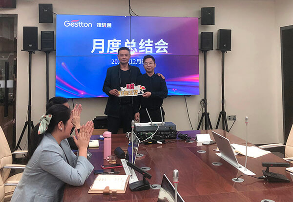 月度总结会得奖者