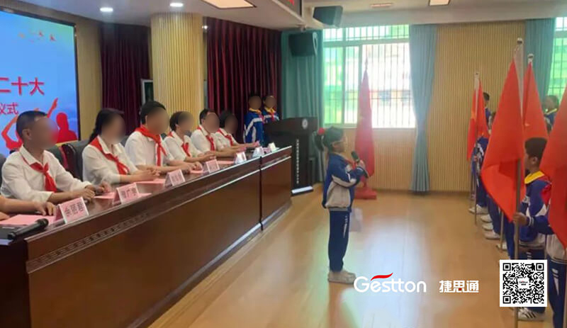 学校报告厅演出无线话筒