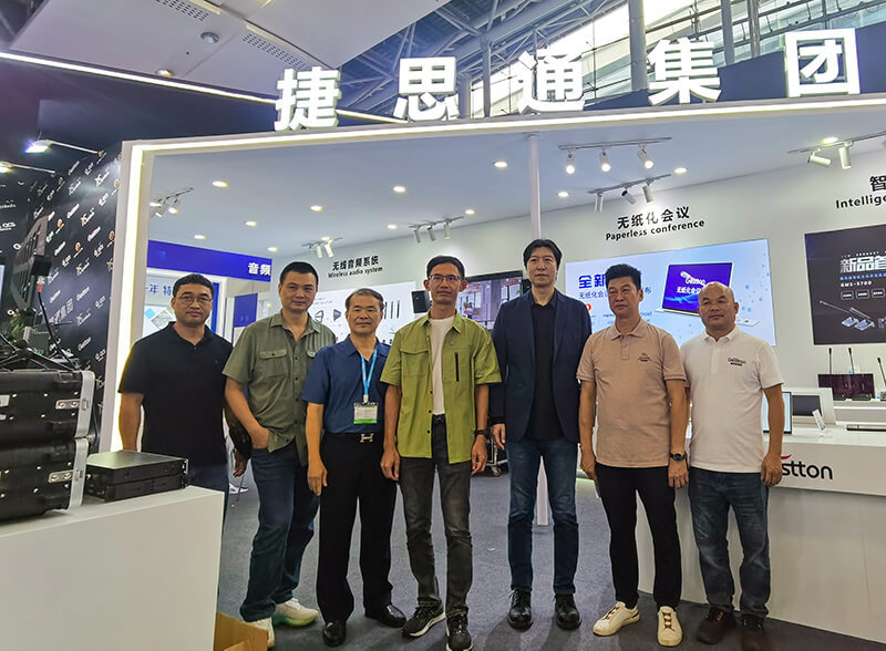 恩平市电声行业协会会长吴虹云先生一行莅临捷思通展区指导