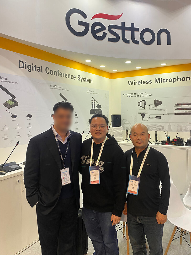 ISE展会客户合照